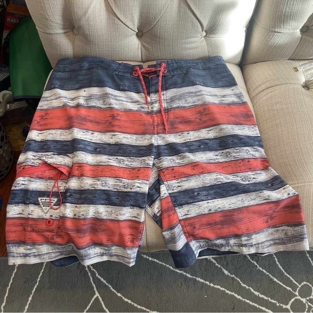 Bf Columbia Board shorts Mens 38x11 PFG Omni Shield Red Blue Wood Stripe Pattern